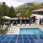 Hotel Rodon And