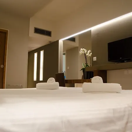 Отель Rodon And