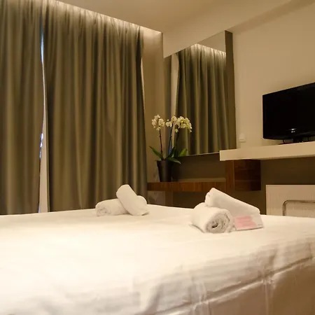 Rodon And Отель